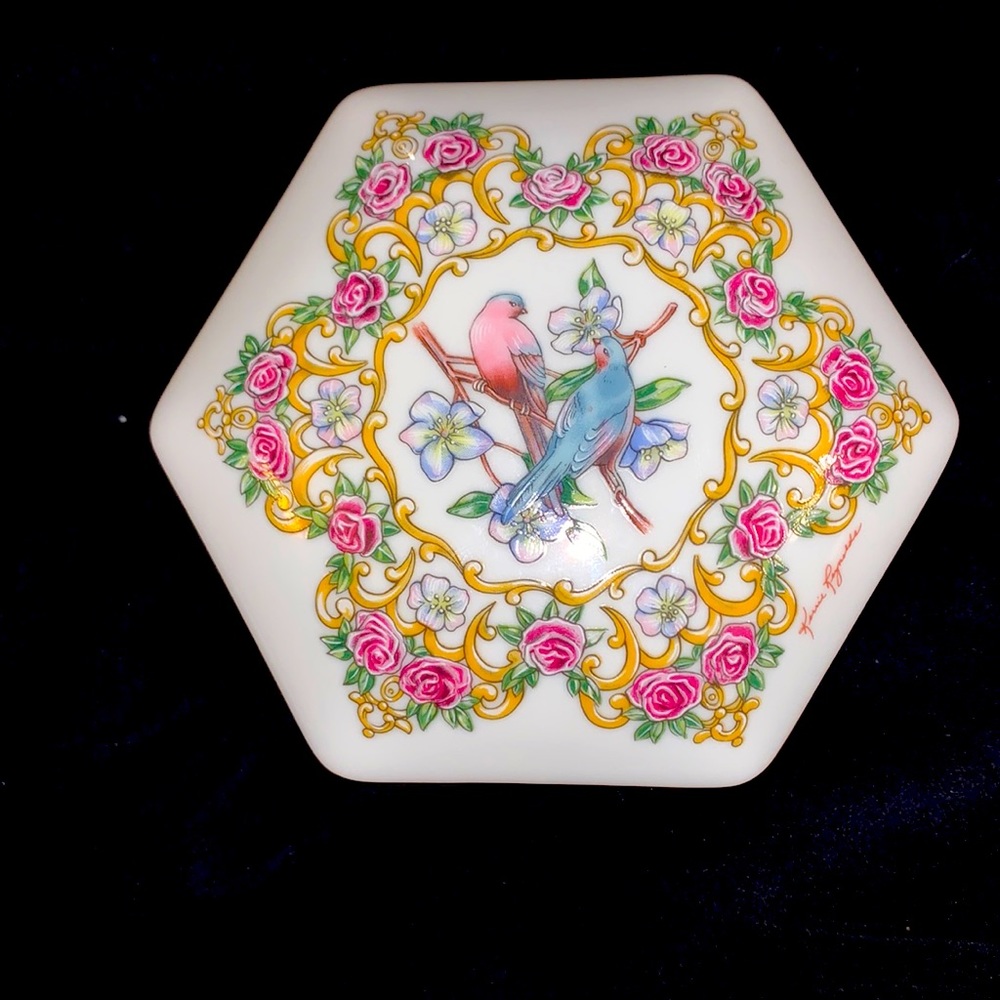 Valentine serenades music box